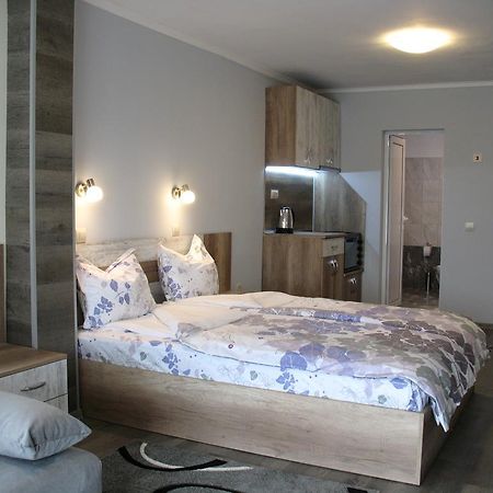 Leon Rent Studio 8 Veliko Tŭrnovo Exterior photo