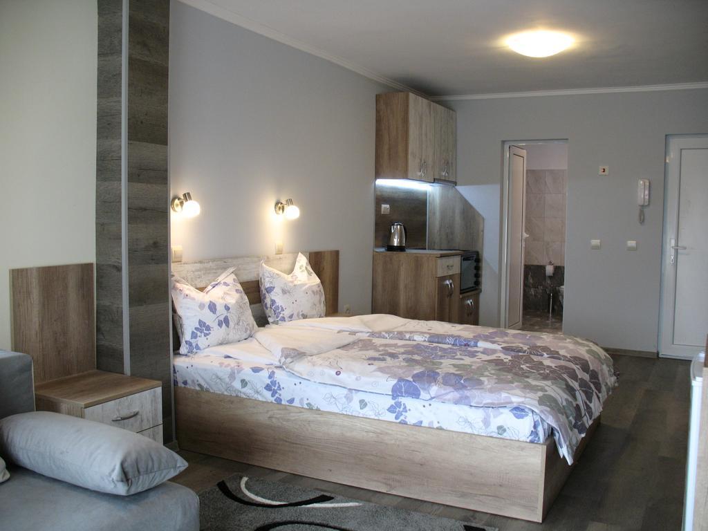 Leon Rent Studio 8 Veliko Tŭrnovo Exterior photo