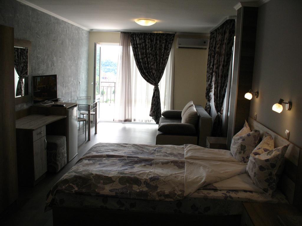Leon Rent Studio 8 Veliko Tŭrnovo Exterior photo