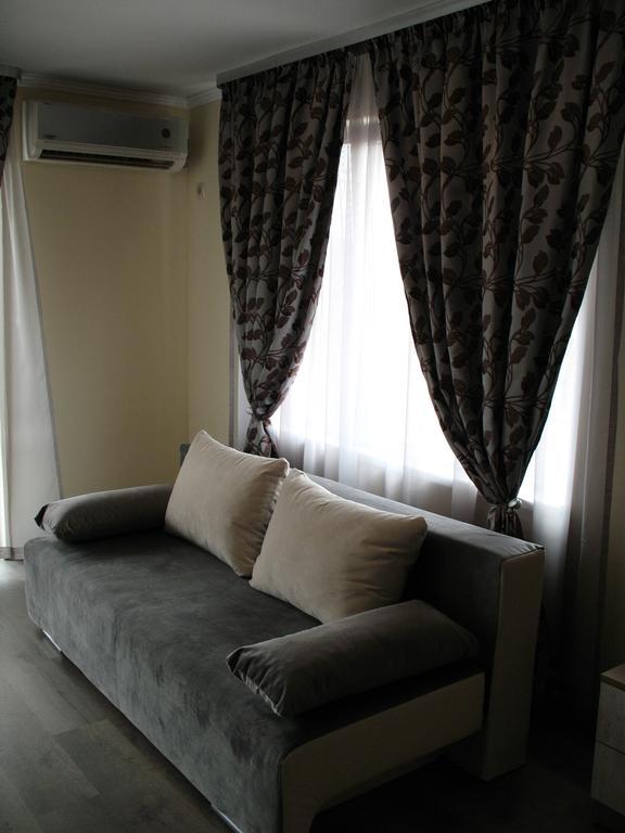 Leon Rent Studio 8 Veliko Tŭrnovo Exterior photo